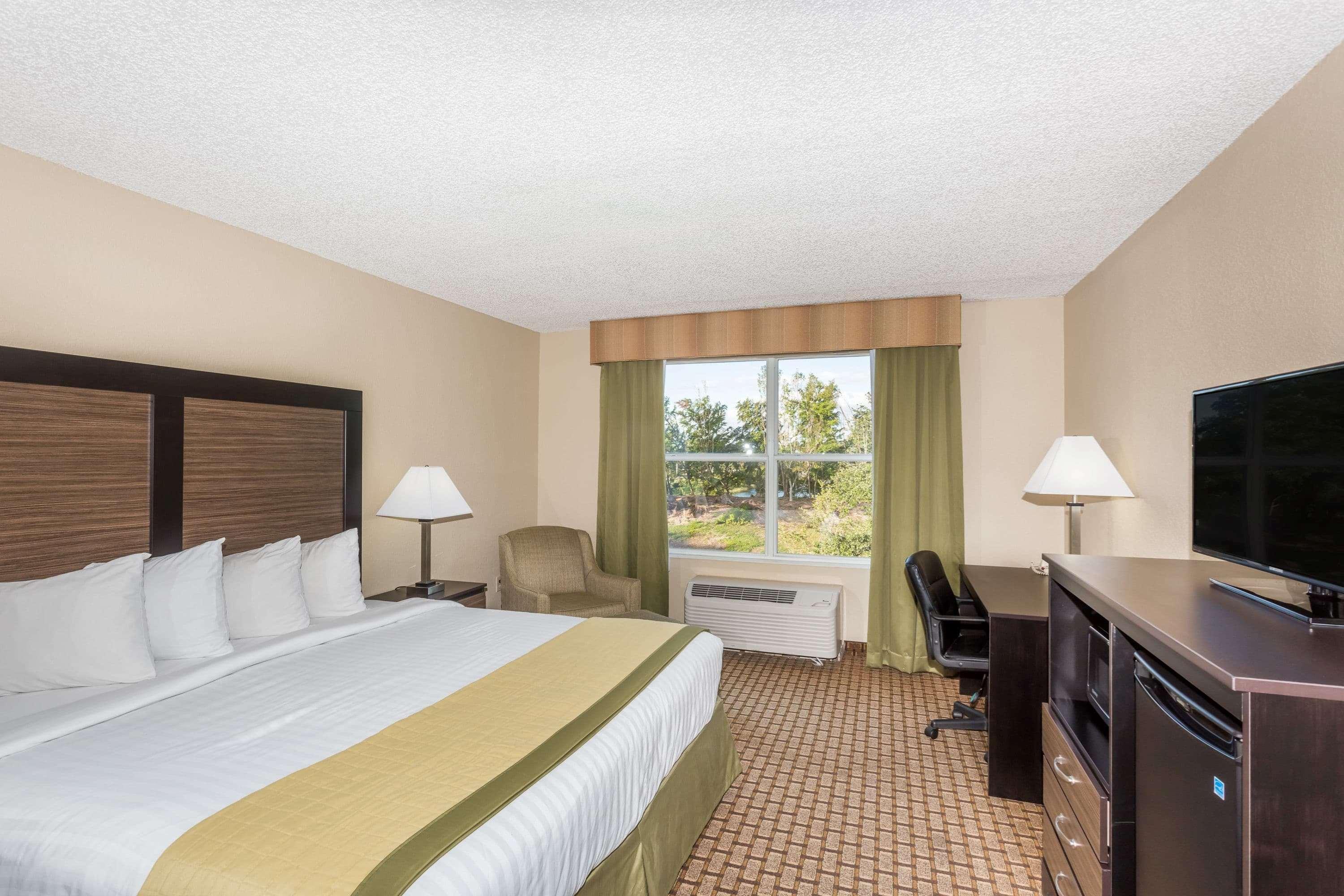 Baymont By Wyndham Fort Myers Airport Exterior foto