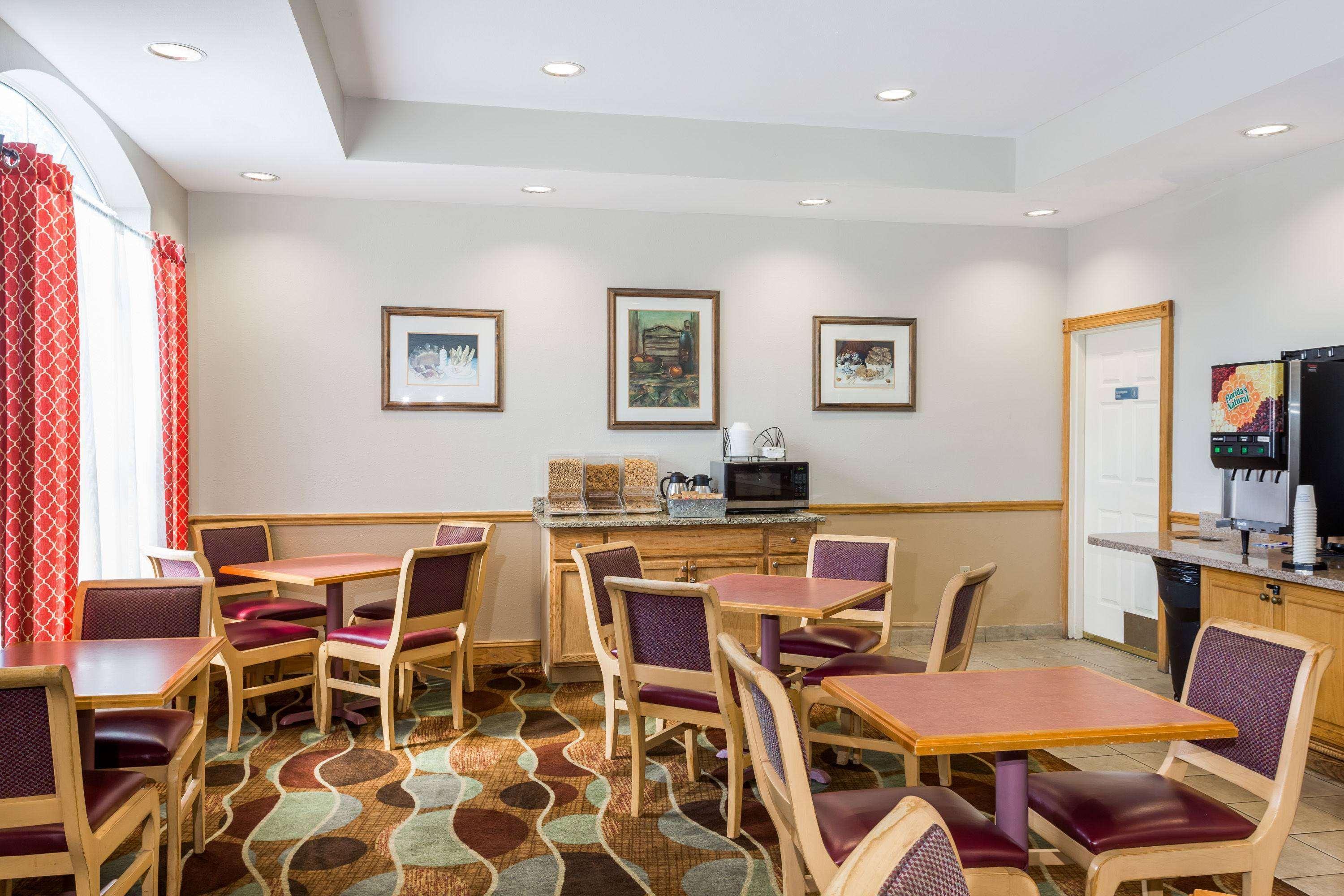 Baymont By Wyndham Fort Myers Airport Exterior foto