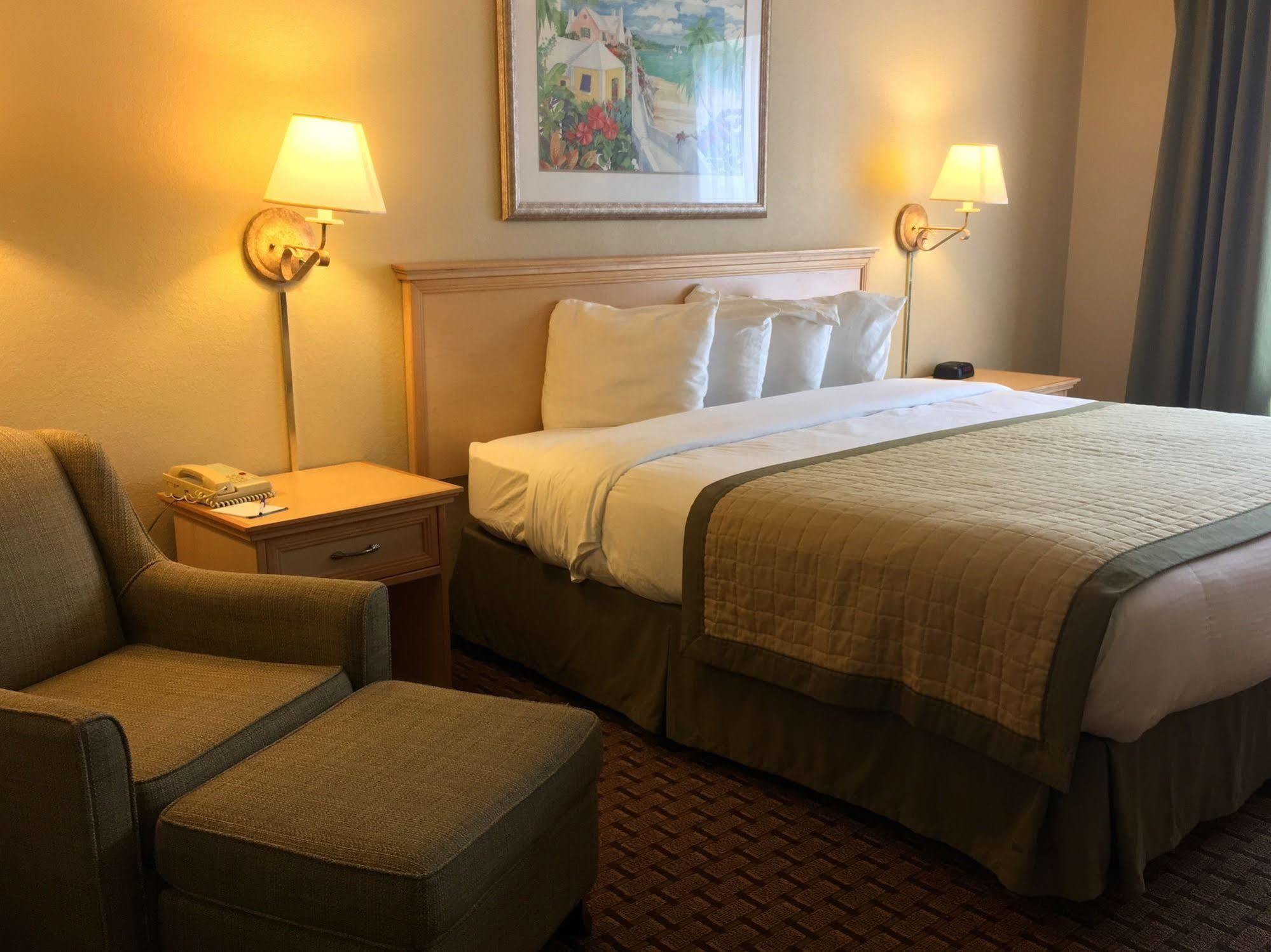 Baymont By Wyndham Fort Myers Airport Exterior foto