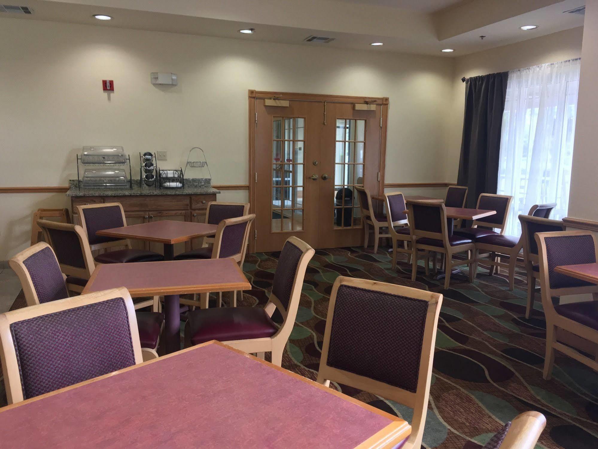 Baymont By Wyndham Fort Myers Airport Exterior foto