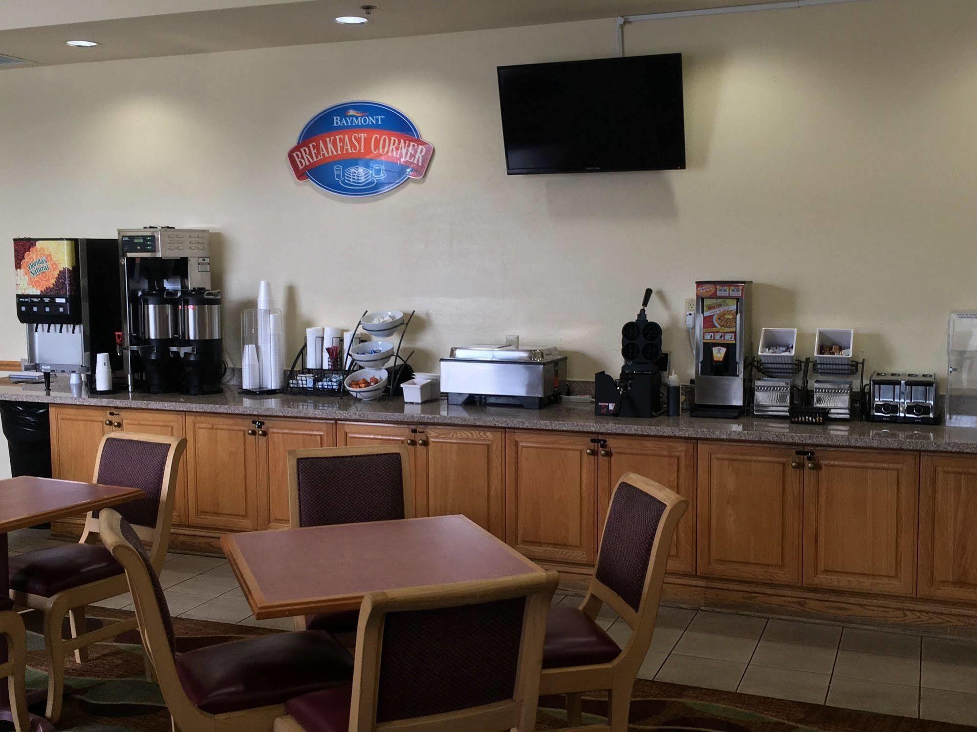 Baymont By Wyndham Fort Myers Airport Exterior foto